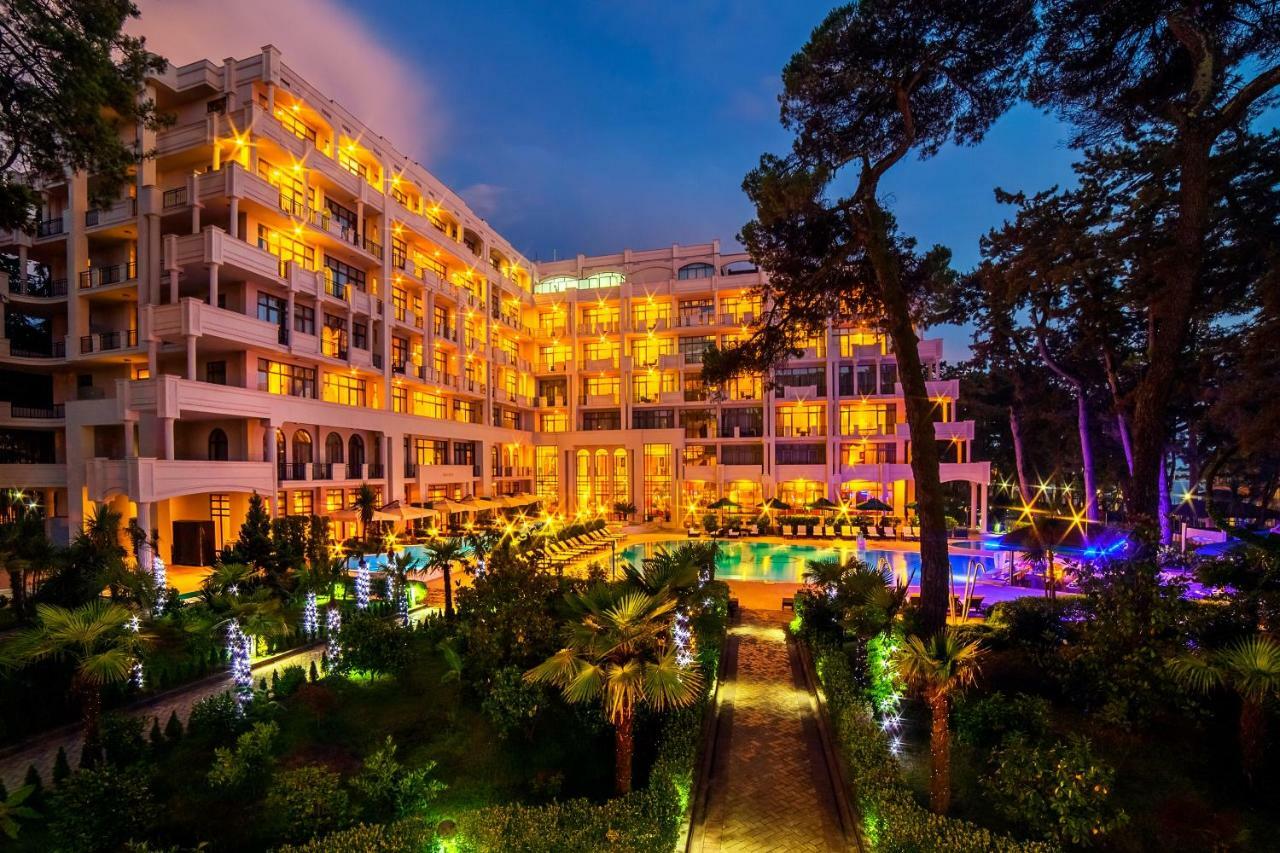 จอร์เจีย พาเลซ โฮเต็ล แอนด์ สปา โคบูเลติ Hotel Kobuleti ภายนอก รูปภาพ